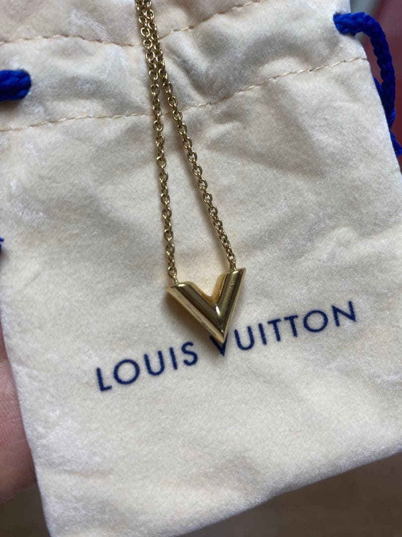 LOUIS VUITTON ネックレス ロゴチャーム付きnaop