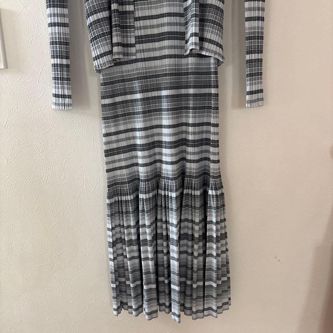 グレー系ストライプ ノースリーブロングワンピース