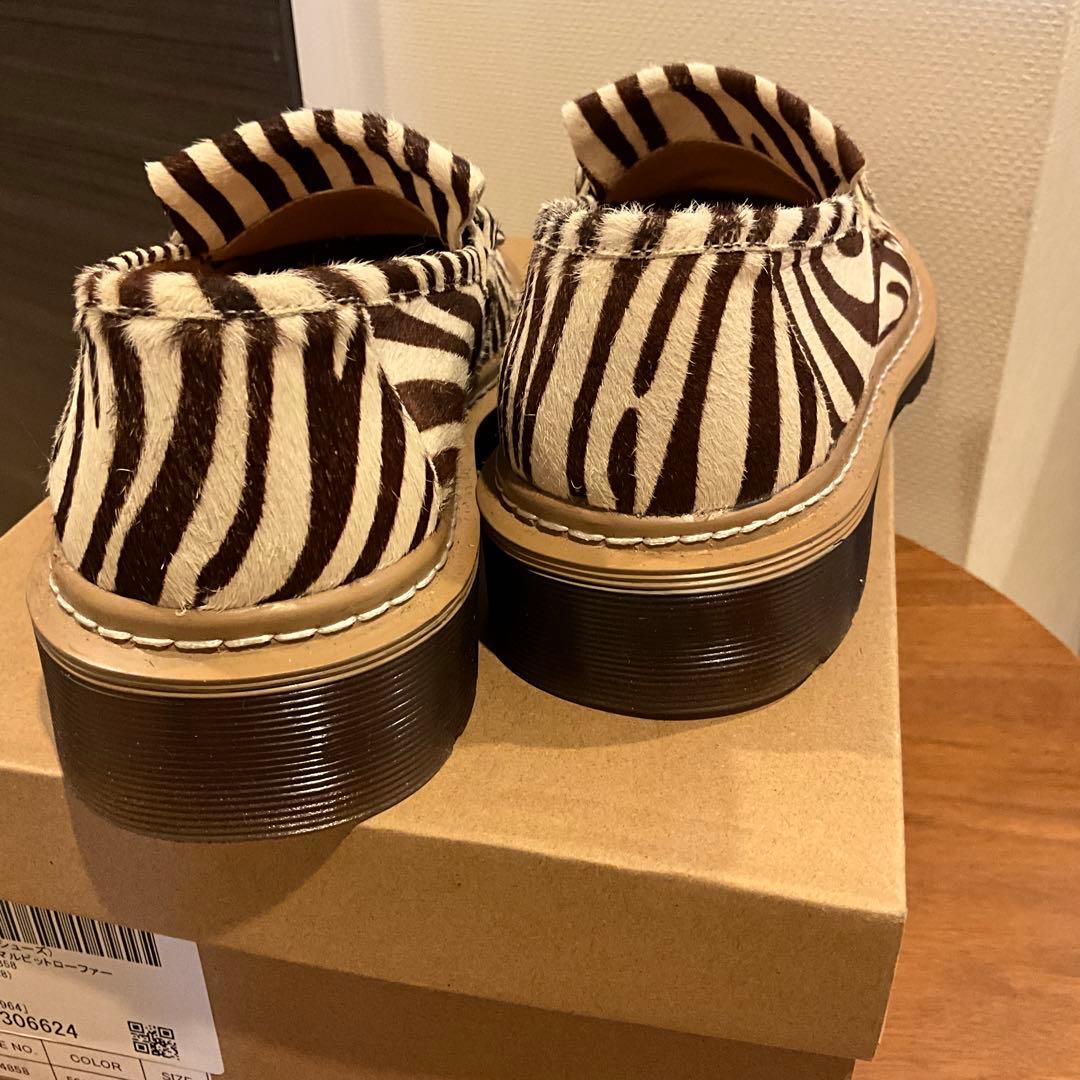 RNA ゼブラ柄 フリンジ付きローファー