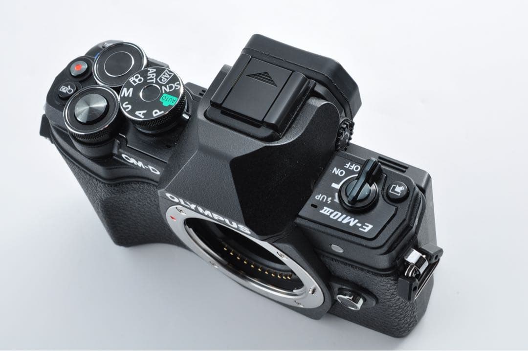 ■ほぼ新品■OLYMPUS OM-D E-M10 Mark III ダブルズーム