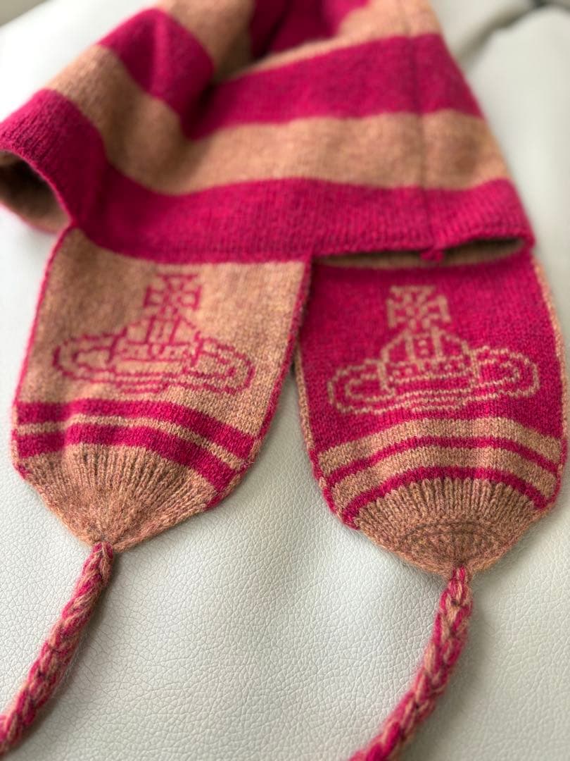 【値下げ中】VivienneWestwood赤系耳当て付きニット帽 ポンポン