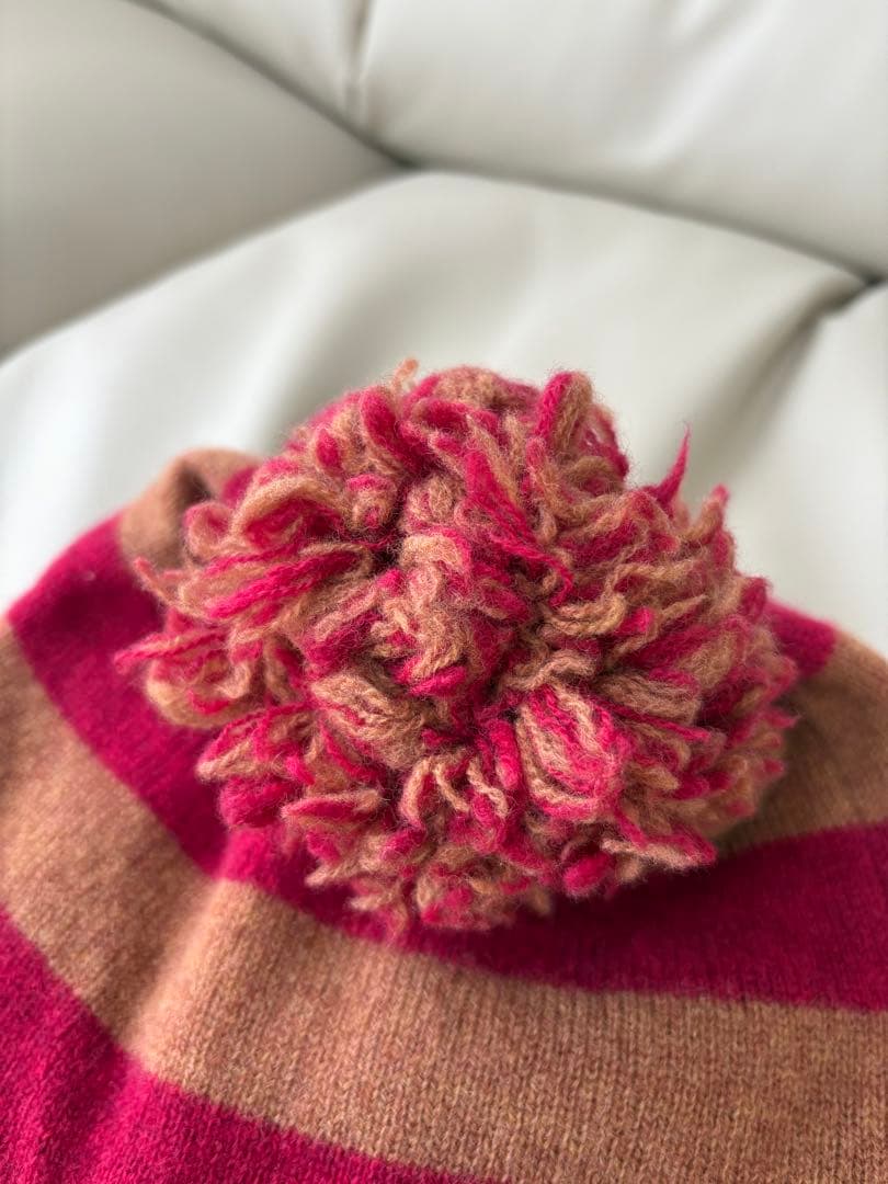 【値下げ中】VivienneWestwood赤系耳当て付きニット帽 ポンポン