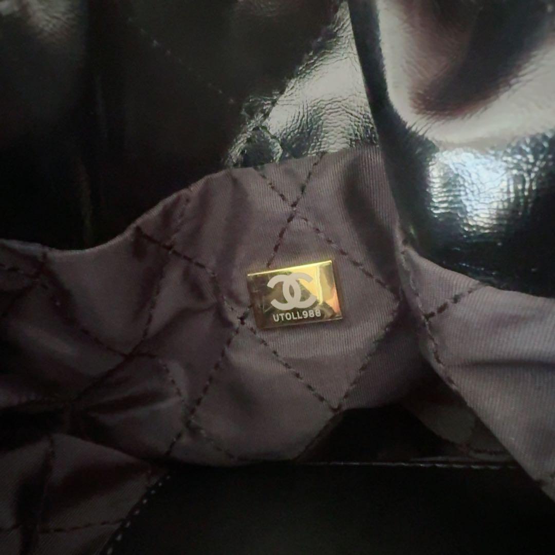 CHANEL ブラックレザー ノベルティ ショルダーバッグ 22