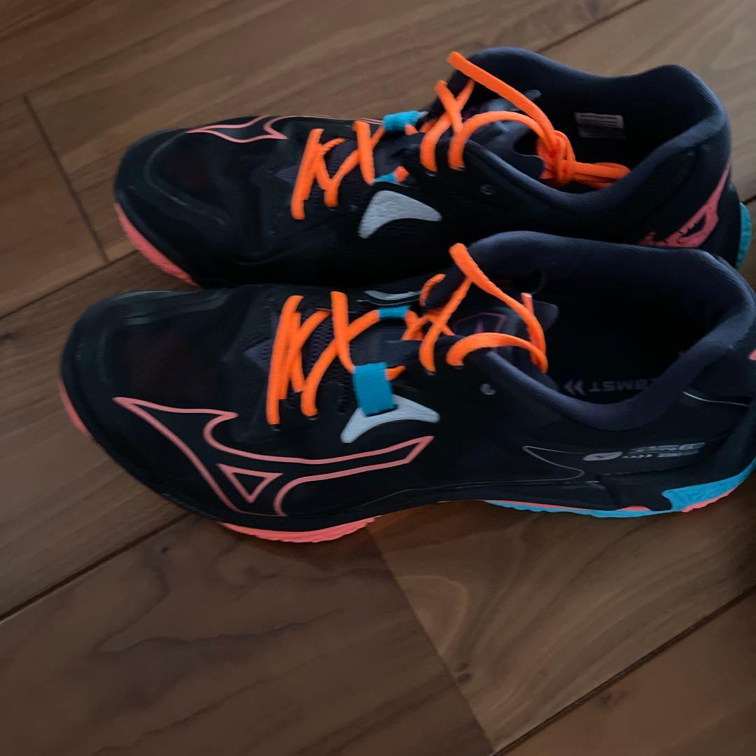 ウェーブライトニングZ8ミズノ限定カラー