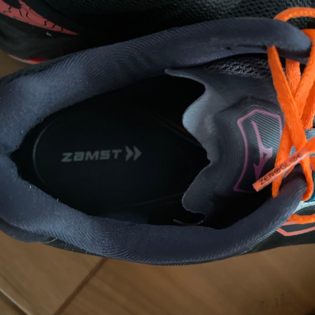 ウェーブライトニングZ8ミズノ限定カラー