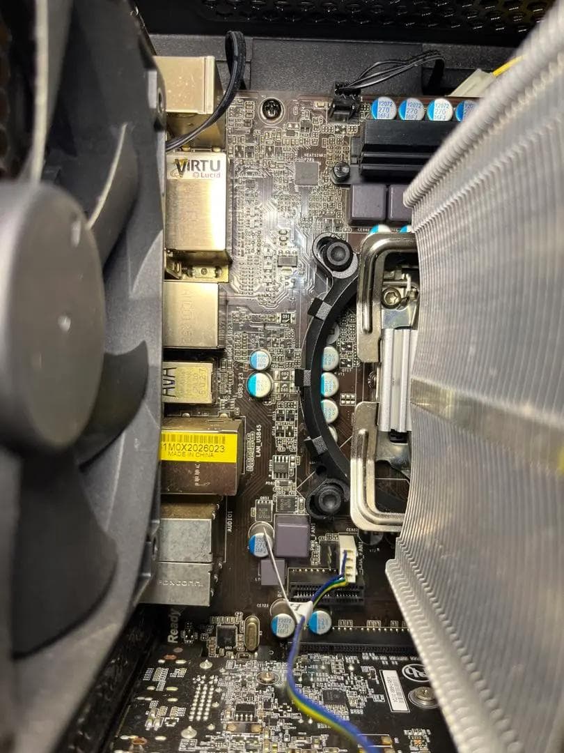 【ジャンク品】ゲーミングPC/モニタ/ワイヤレスキーボード×３など