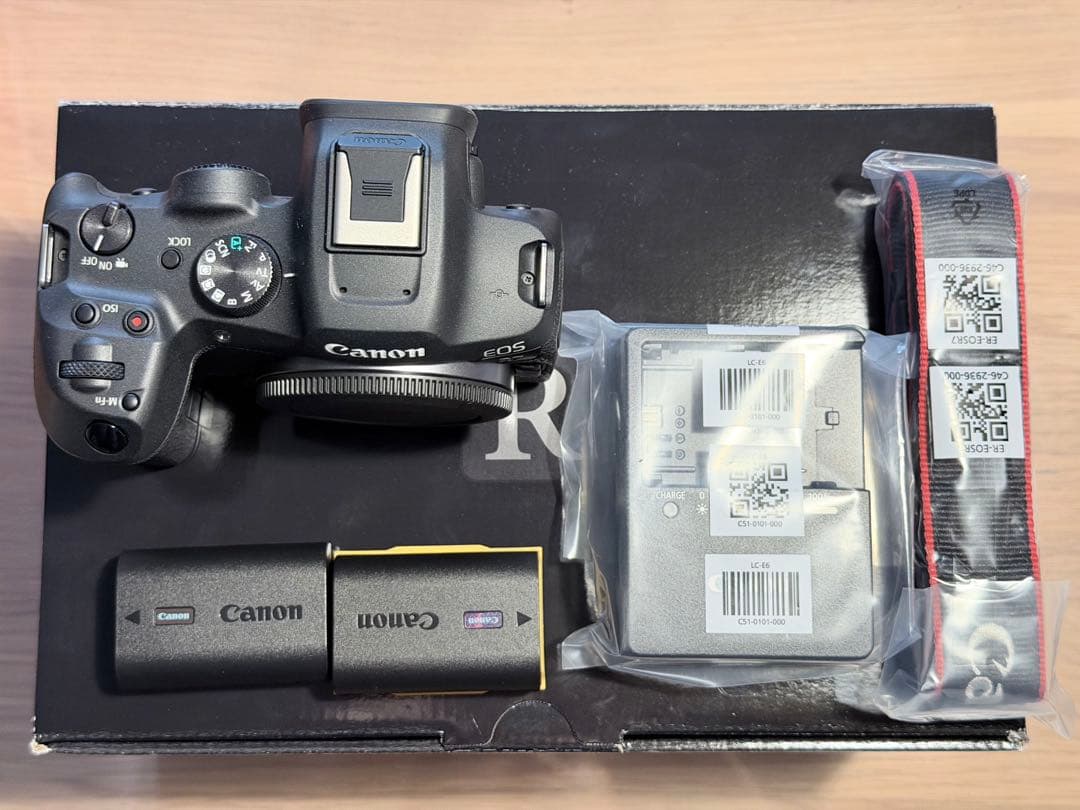【美品】キャノン　Canon EOS R7 ボディ＋純正バッテリーおまけ