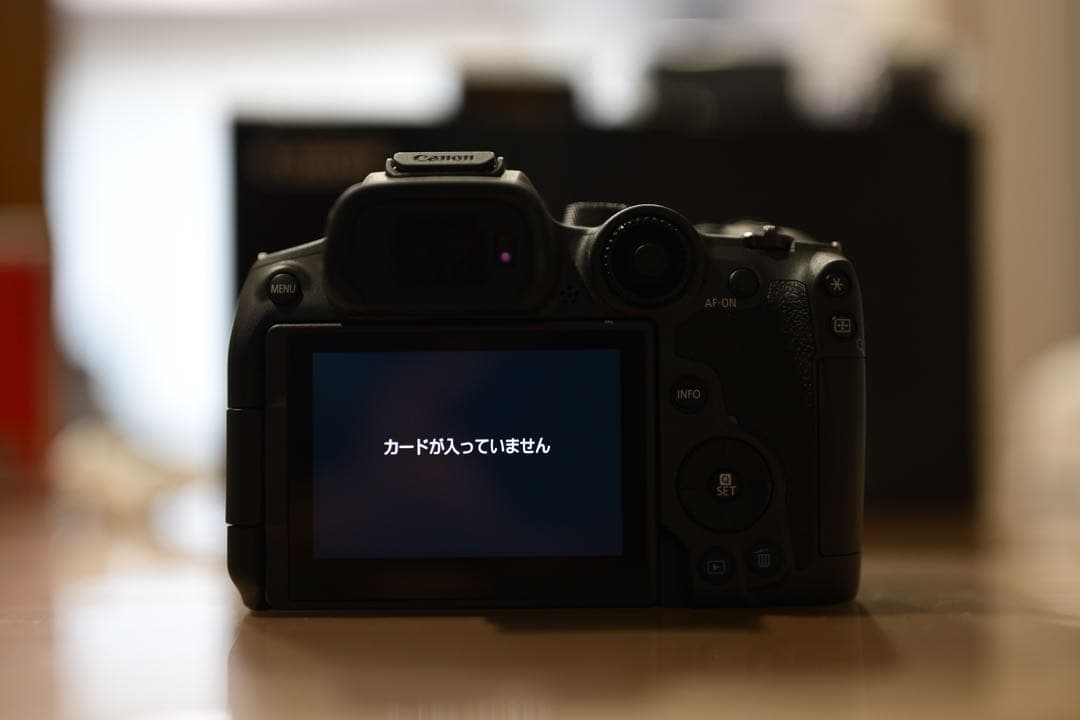 【美品】キャノン　Canon EOS R7 ボディ＋純正バッテリーおまけ