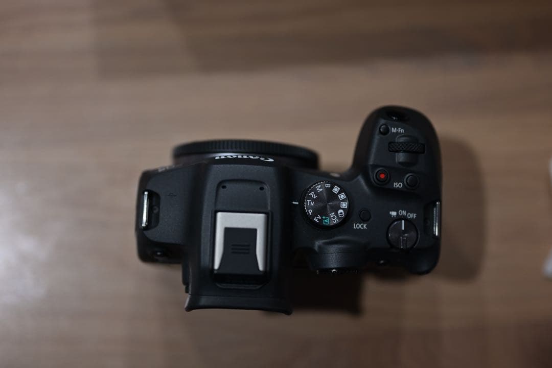 【美品】キャノン　Canon EOS R7 ボディ＋純正バッテリーおまけ