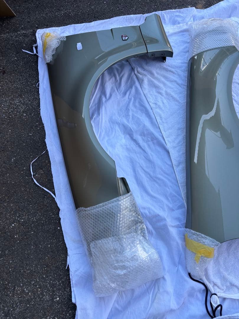 34GTR v specⅡニュル　純正フェンダー エンブレム、ウィンカー付き