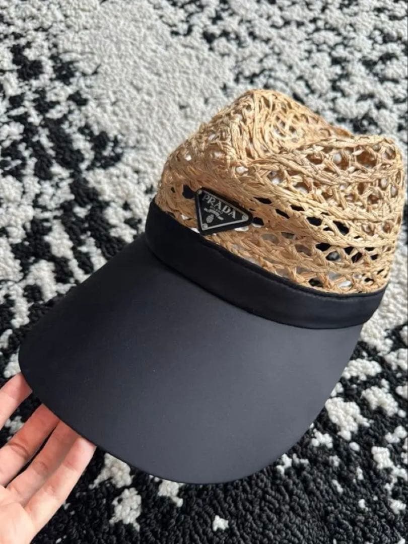 PRADA プラダ　麦わら帽子 ブラックとベージュ