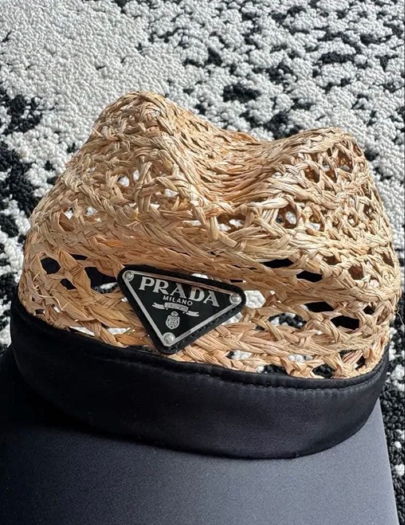 PRADA プラダ　麦わら帽子 ブラックとベージュ