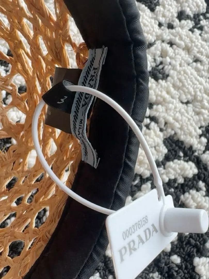 PRADA プラダ　麦わら帽子 ブラックとベージュ