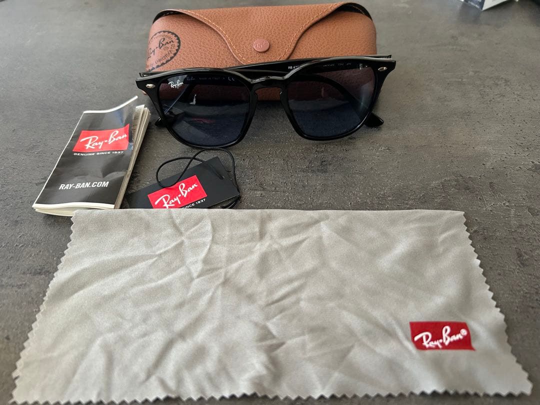 レイバンRayBan サングラスRB4258-F 52□20 150ブルーレンズ