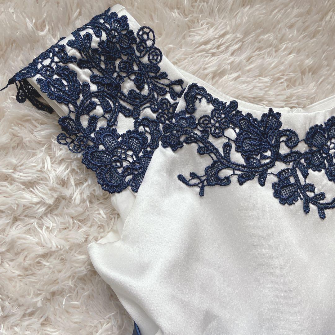 美品　キッズドレス　140 ステージドレス　リボン　発表会　白紺　花柄刺繍