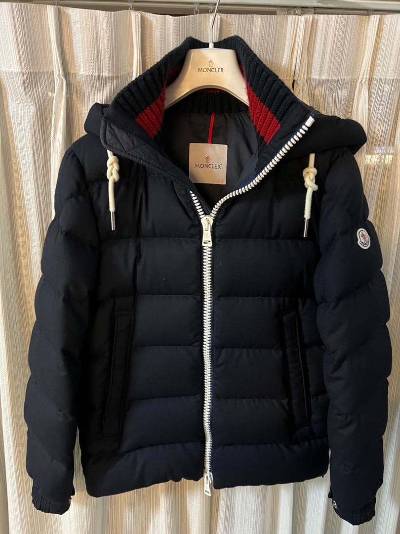 美品　MONCLER フード付きダウンジャケット ネイビー　サイズ2 L相当