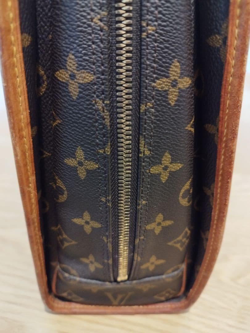 LOUIS VUITTON (ルイヴィトン) ビジネスバッグ リヴォリ