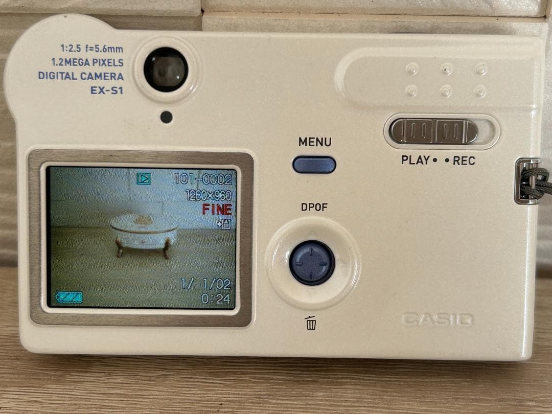 【美品】カシオ CASIO EX-S1 ホワイト