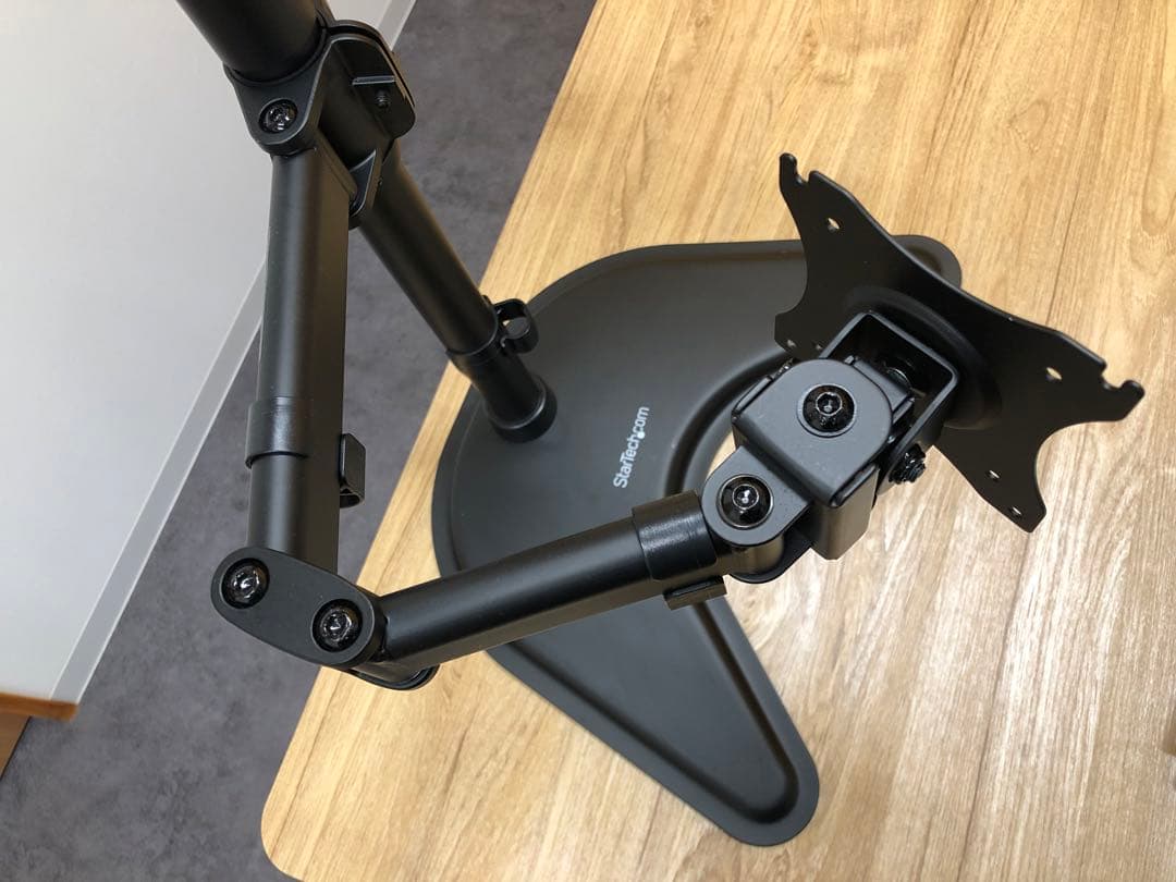 【組立状態で発送】自立式モニタースタンド 27インチ4台用(2x2)モニタアーム