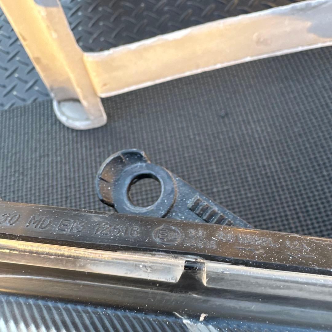 トヨタ　プリウス　30 前期　LED ヘッドライト　ヘッドランプ左右セット中古品