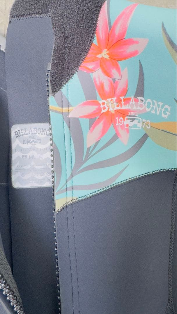 BILLABONG フルスーツ 黒 花柄