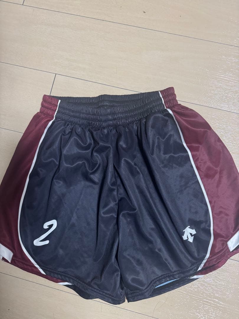 バレーボールパンツ 黒/ワイン色 番号2