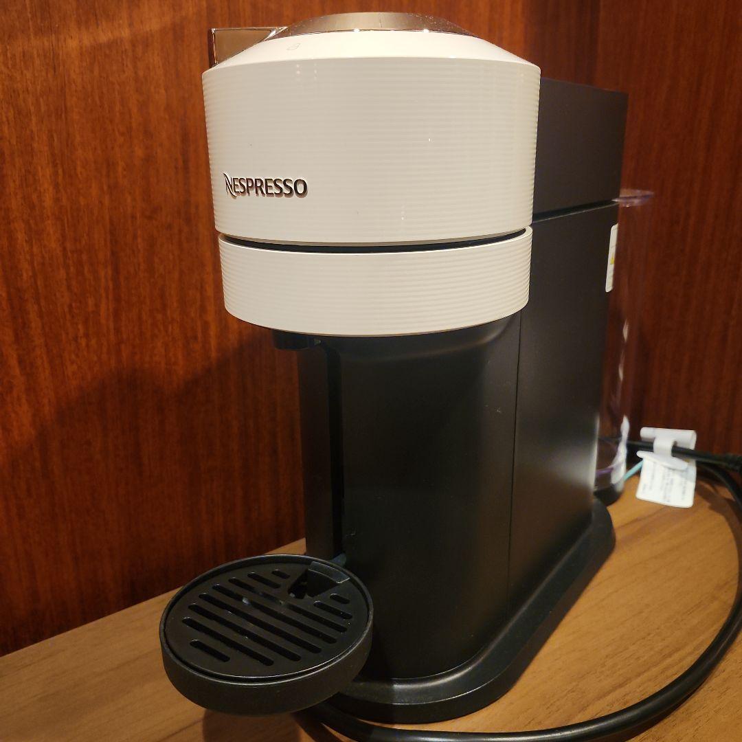 Nespresso コーヒーメーカー ホワイト/ブラック