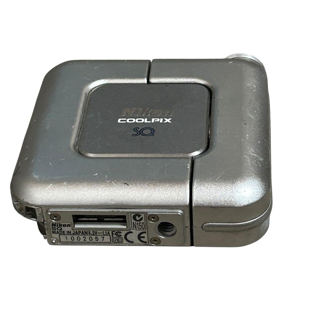 稼働品 人気のオールドコンデジ　Nikon COOLPIX SQ 希少な充電器付