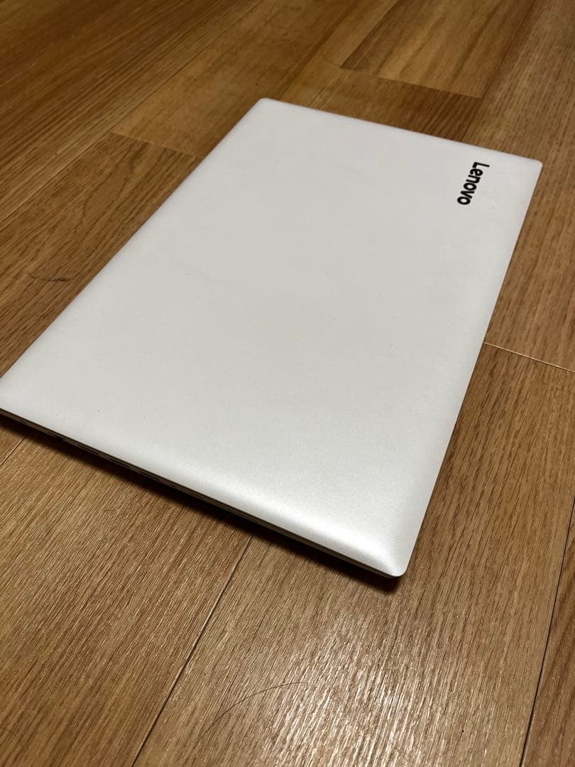 Lenovo 15.6インチノートPC ホワイト