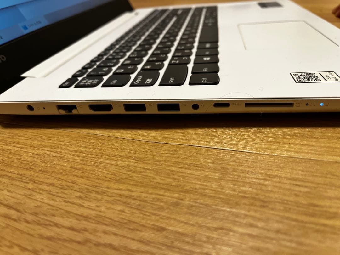 Lenovo 15.6インチノートPC ホワイト