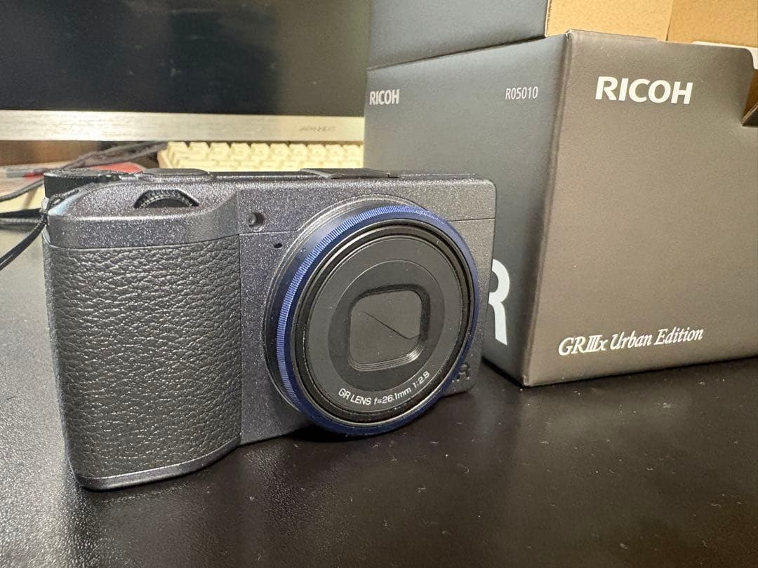 【ほぼ新品、バッテリー2つ】RICOH GR IIIx