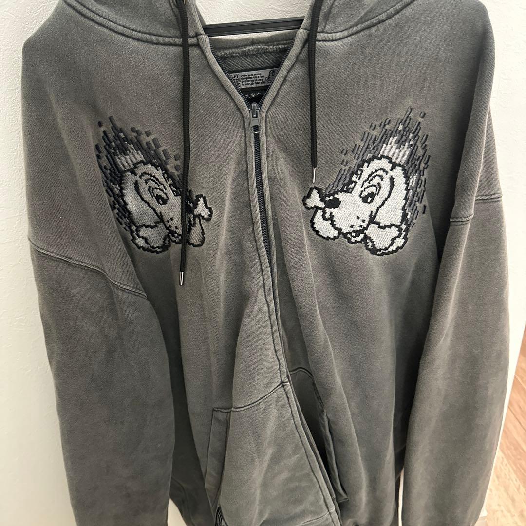 GALFY QUEST 犬刺繍 グレー パーカー