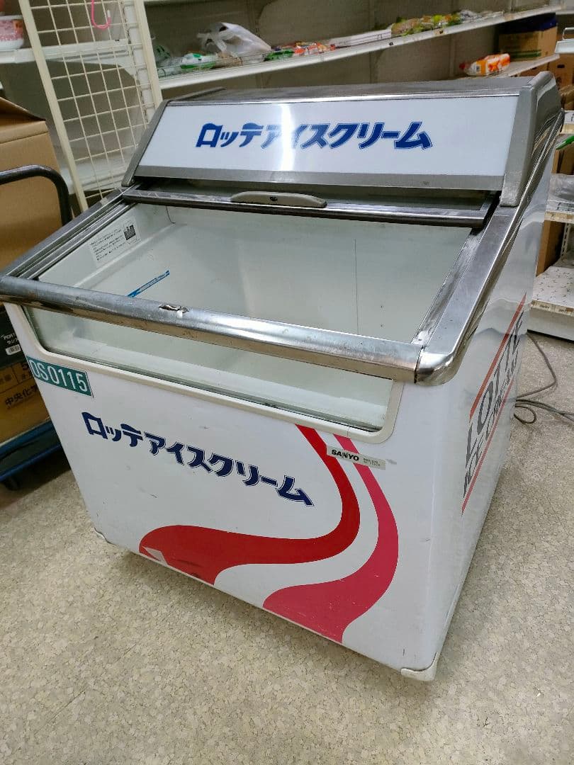 冷凍庫130L往年の名機です5枚目の写真は使用中のものです!