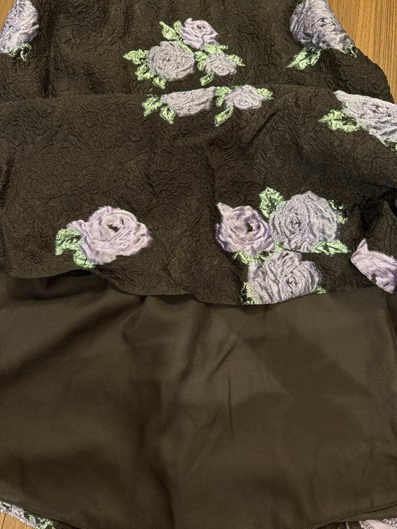 【新品未使用・タグ付き】高級ドレス　上品花柄刺繍　ひざ丈ワンピース