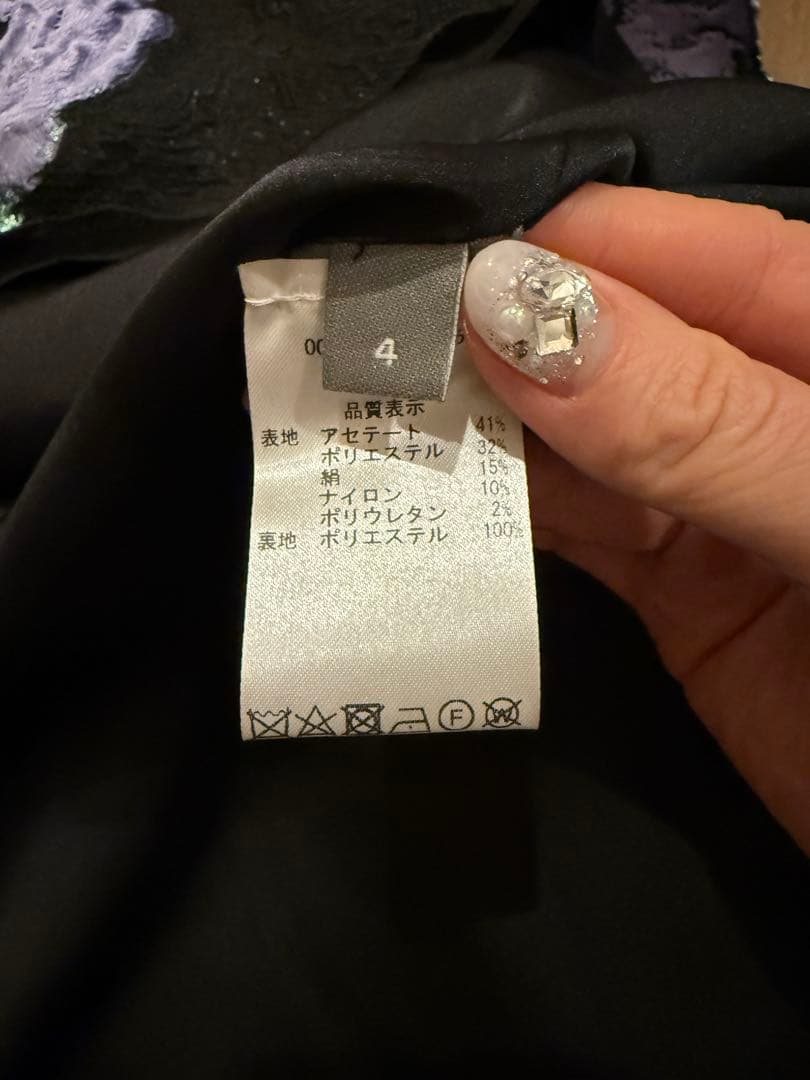 【新品未使用・タグ付き】高級ドレス　上品花柄刺繍　ひざ丈ワンピース