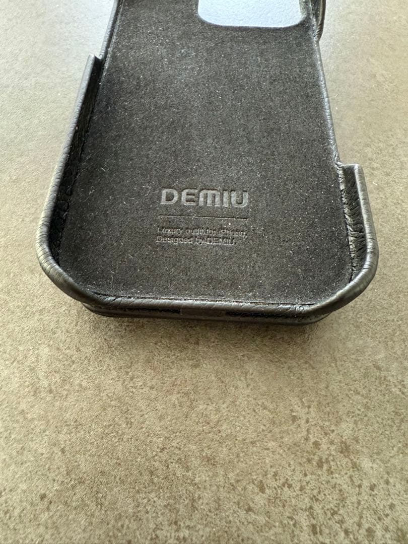 【箱無し】DEMIU iPhone16pro ケース