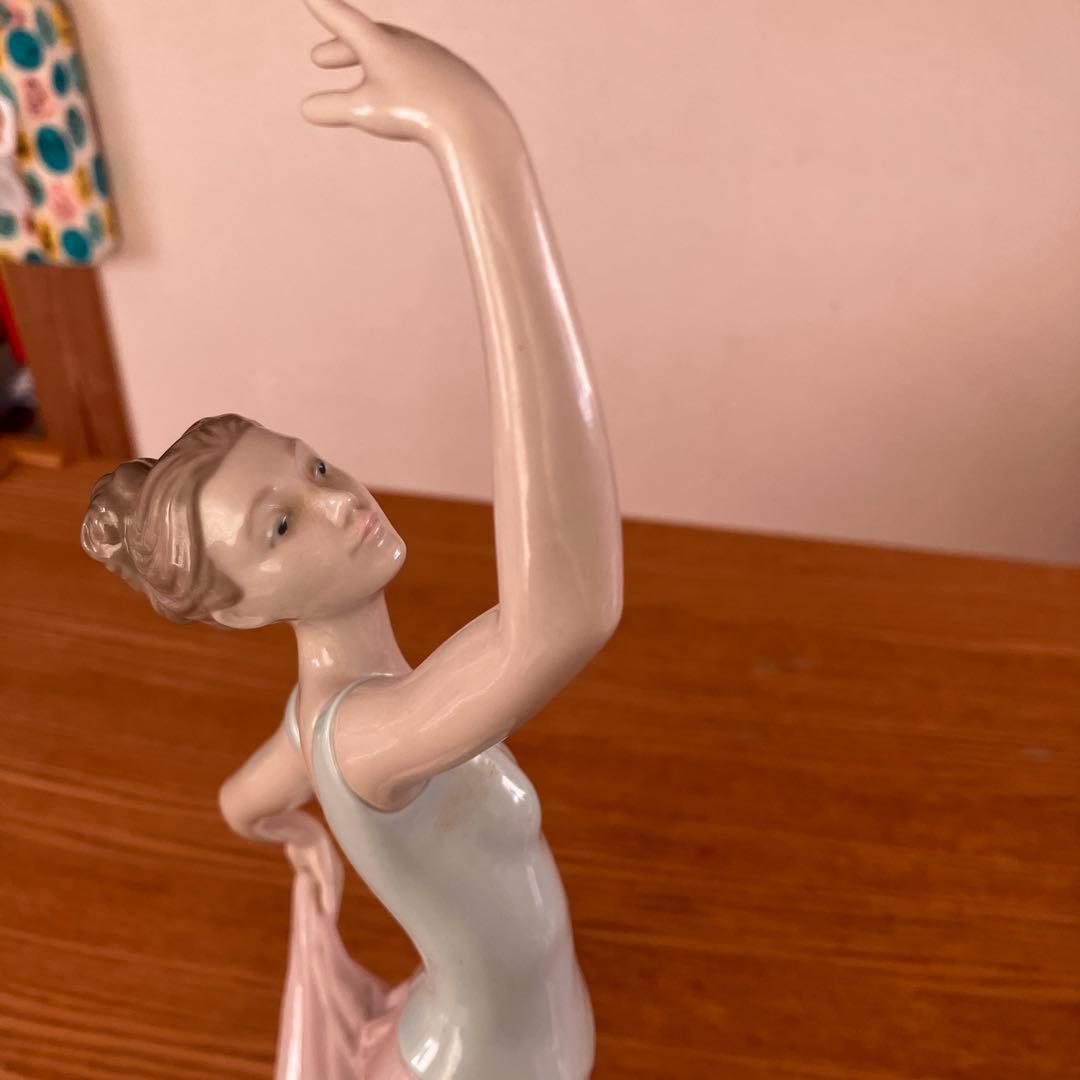 リヤドロ ナオ NAO 「踊り終えて」