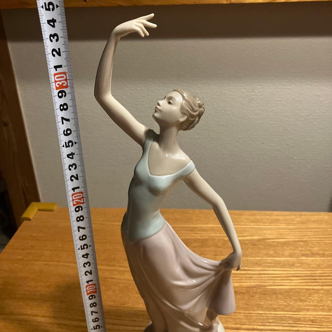 リヤドロ ナオ NAO 「踊り終えて」