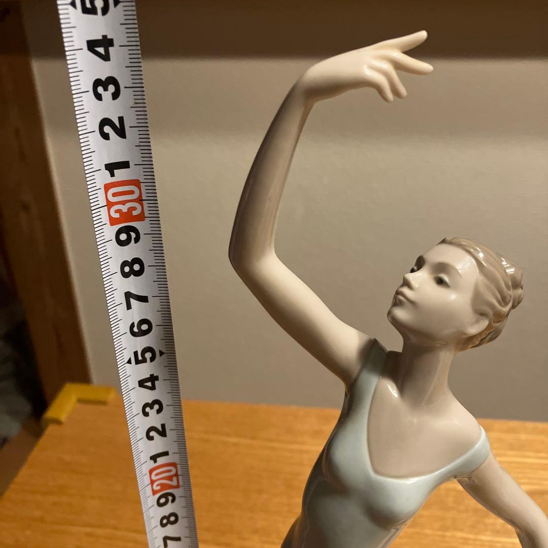 リヤドロ ナオ NAO 「踊り終えて」