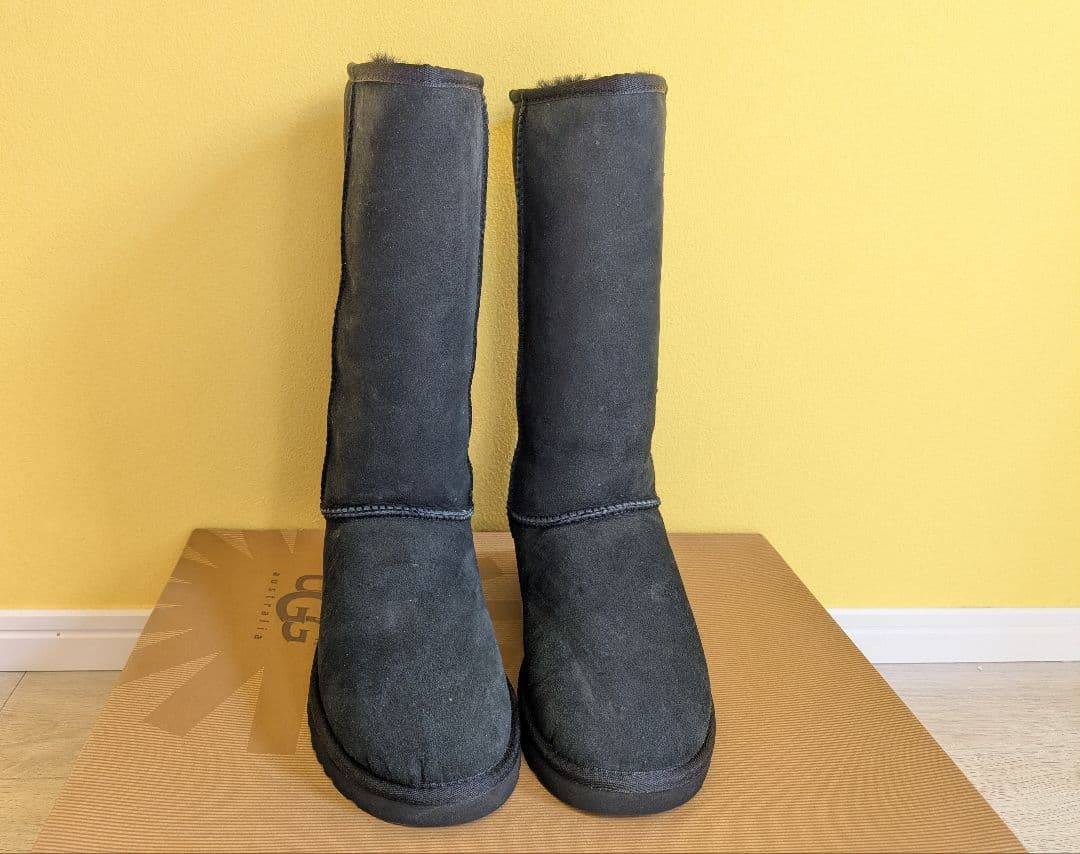 UGG レディースムートンブーツ　 黒　25.0 classic tall