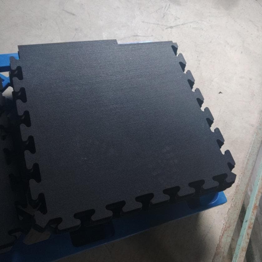 トンデミーナ中古ジムゴムマット・WILDシャフトセット（引取り限定）