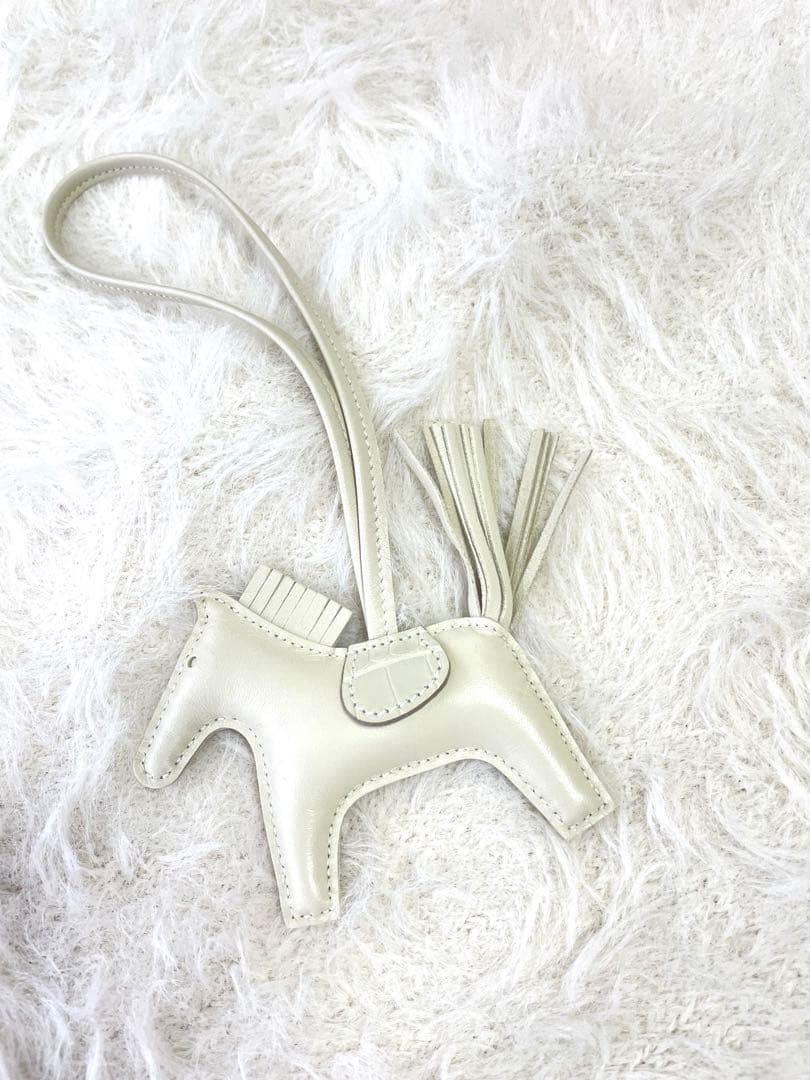 【希少】HERMES ロデオ、ペガサスチャーム タッチ　クレ白