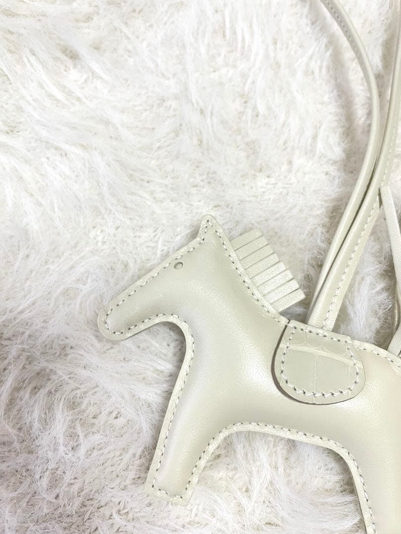 【希少】HERMES ロデオ、ペガサスチャーム タッチ　クレ白