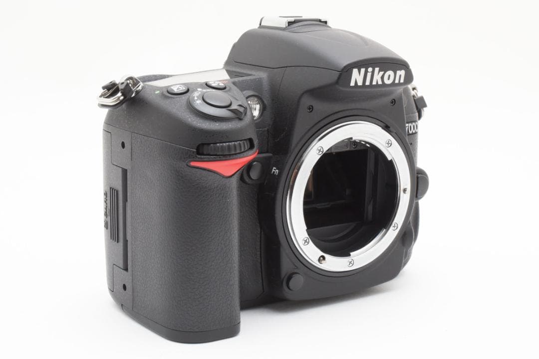 新品級 ニコン D7000 説明書＆箱付き ショット枚数　3334枚　M319