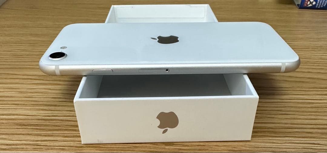 iPhone SE3 64GBスターライト