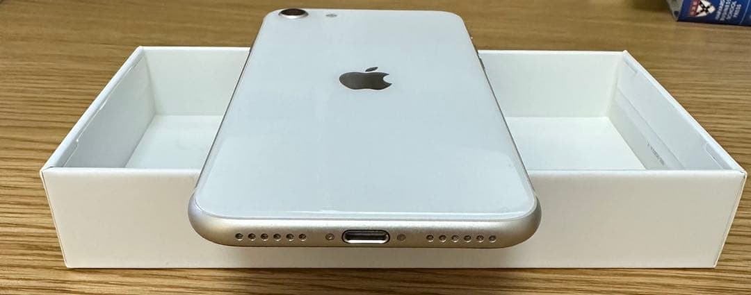 iPhone SE3 64GBスターライト