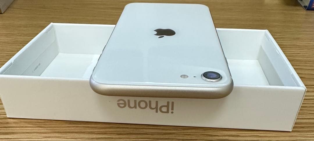 iPhone SE3 64GBスターライト