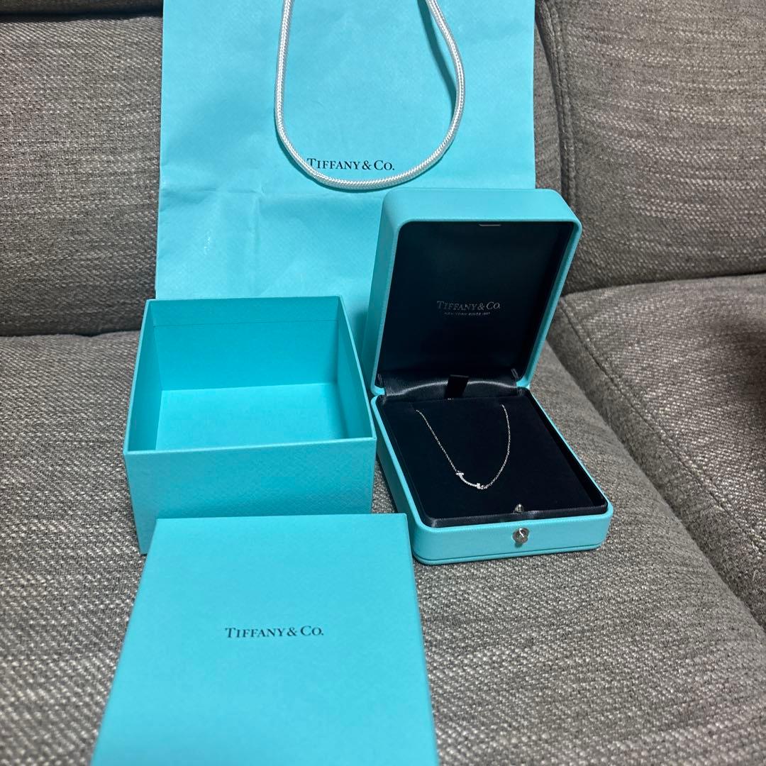 Tiffany & Co. スマイルホワイトゴールドネックレス