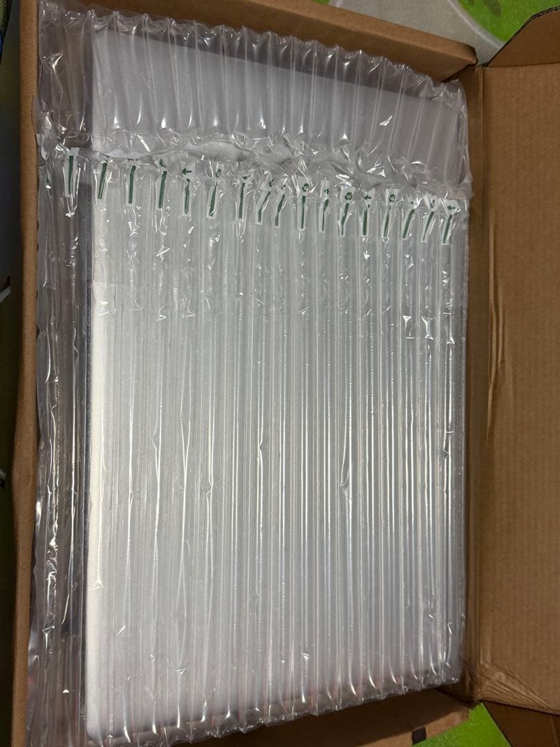 シルバー ノートPC ブラックキーボード