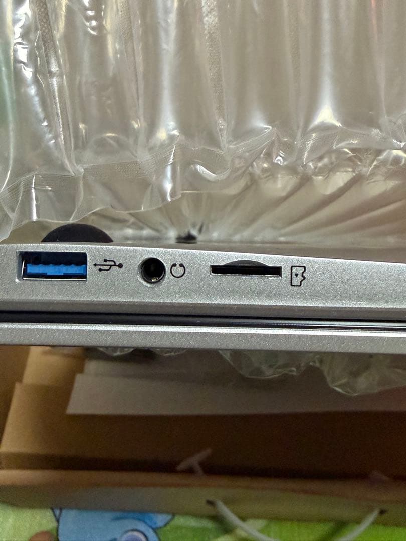 シルバー ノートPC ブラックキーボード